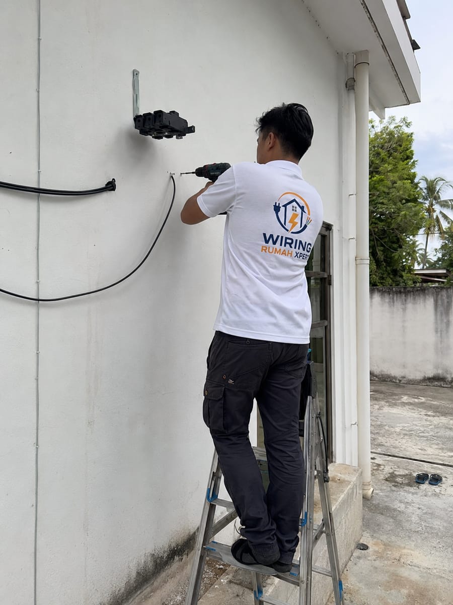 Pasang water heater dan plug point RCBO khas bilik mandi